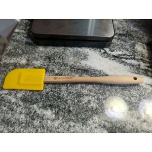 Le Creuset Small Spatula Yellow Rubber Silicone Wooden Handle Baking Tool